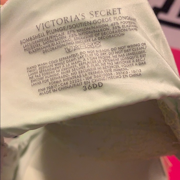 SOLD🚨VS bombshell push up bra - Picture 4 of 4